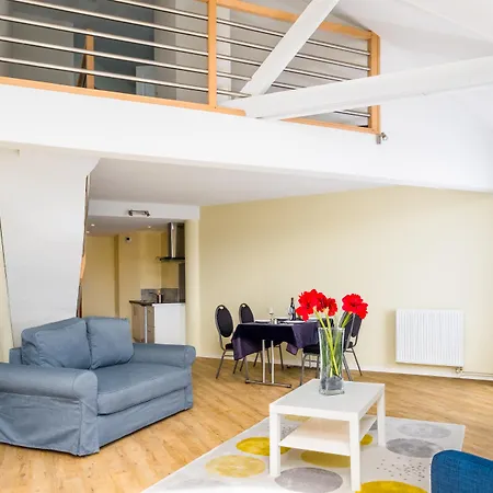 Hotel The Originals City, Acadine,