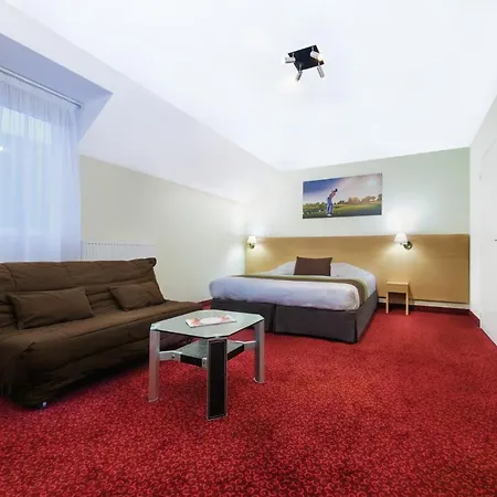 Hotel The Originals City, Acadine,