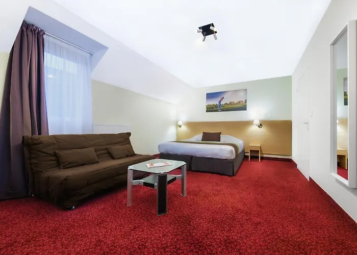 Hotel The Originals City, Acadine,