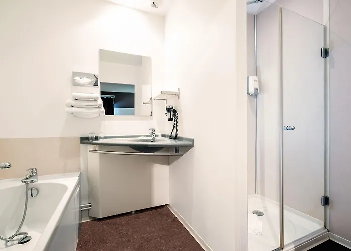 Hotel The Originals City, Acadine, Le Neubourg